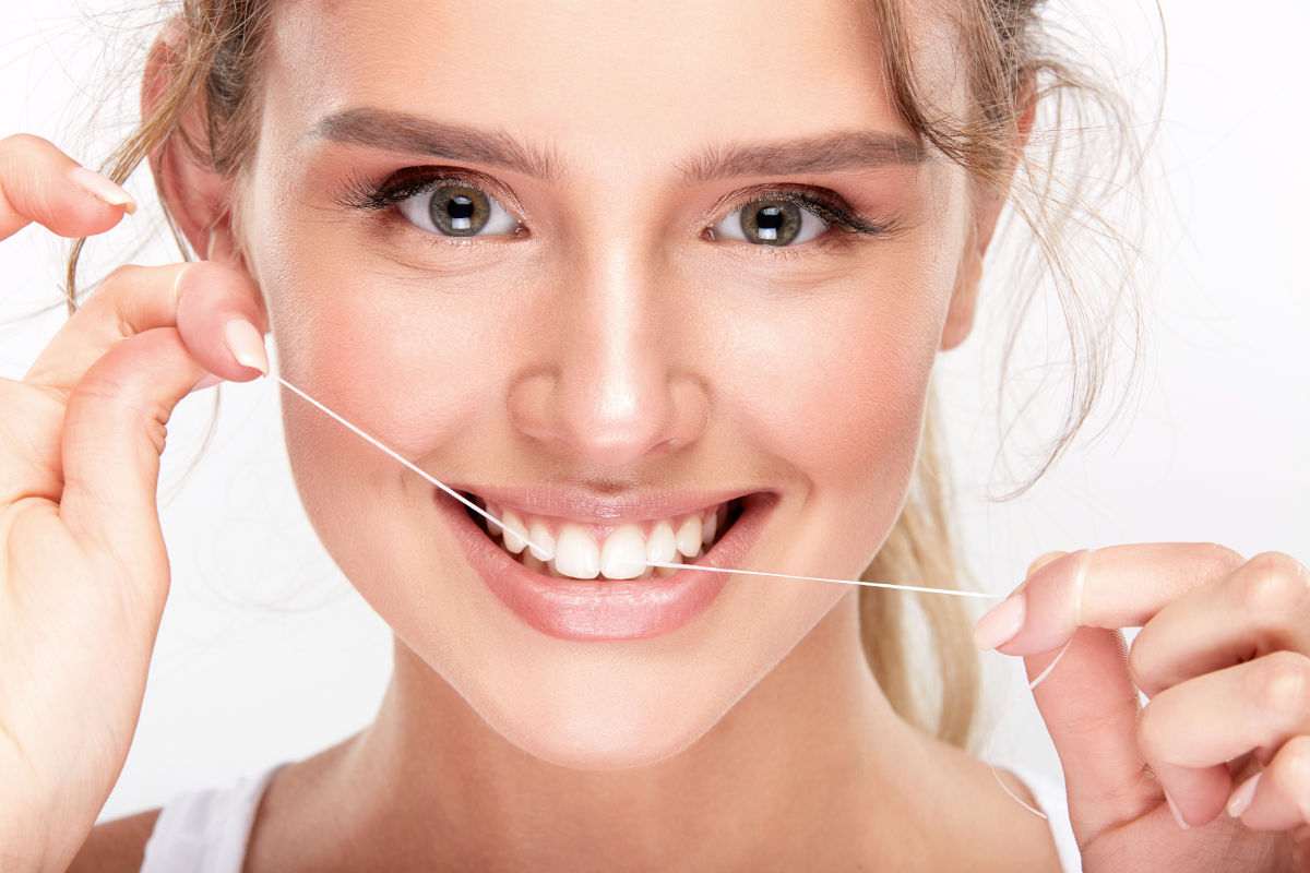 Dental Floss: The Complete Guide for Optimal Use
