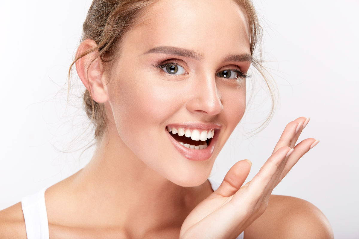Invisalign vs. Dental Veneers: Which Solution to Choose for a Perfect Smile?